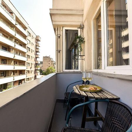 Stylish & Spacious Apartment Near The Old Town - A Touch Of History, A Dash Of Modernity Bucharest Exterior photo