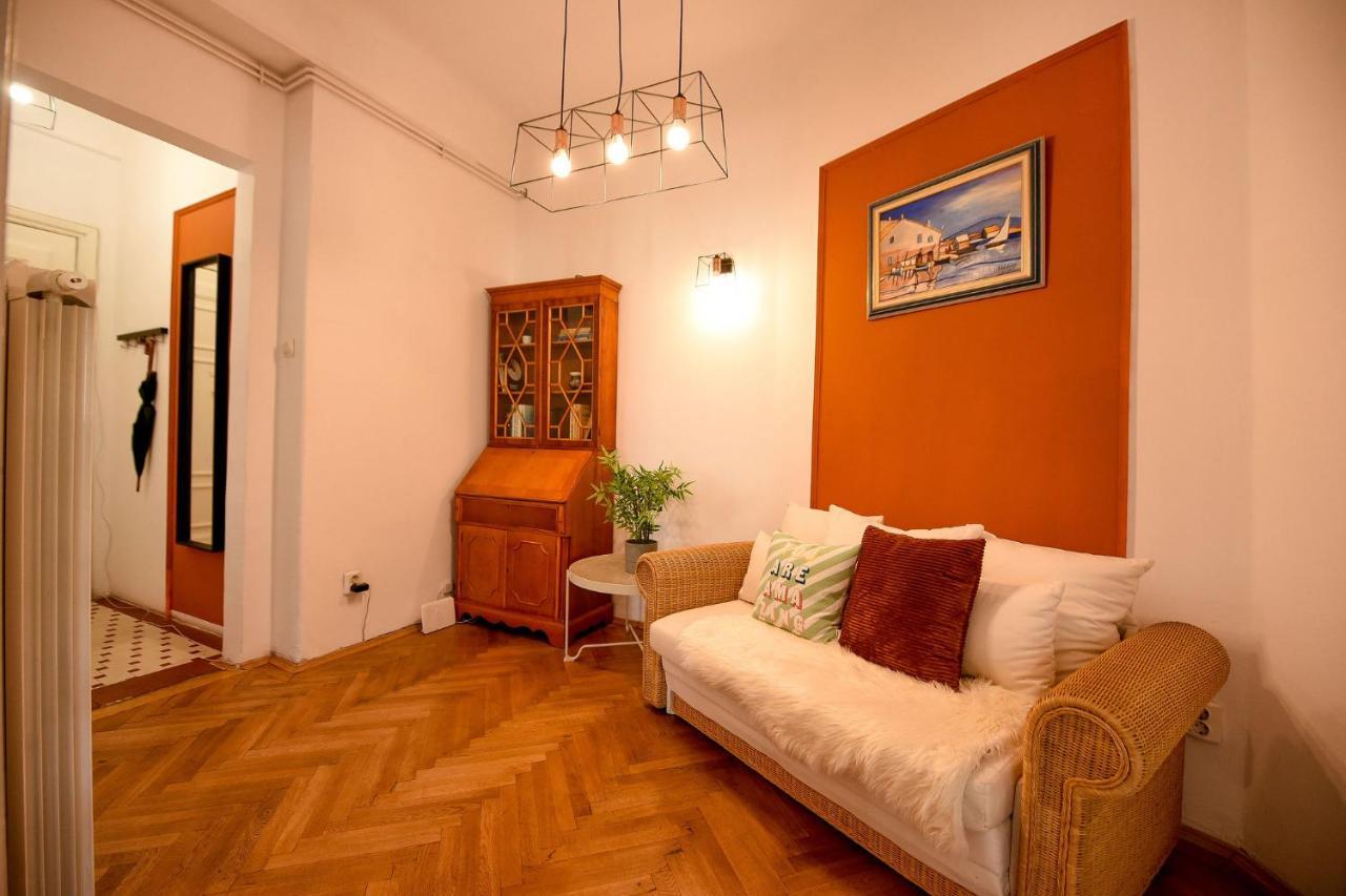 Stylish & Spacious Apartment Near The Old Town - A Touch Of History, A Dash Of Modernity Bucharest Exterior photo