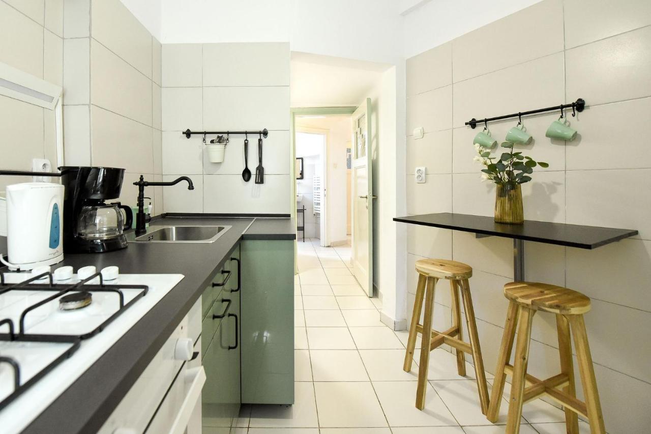 Stylish & Spacious Apartment Near The Old Town - A Touch Of History, A Dash Of Modernity Bucharest Exterior photo