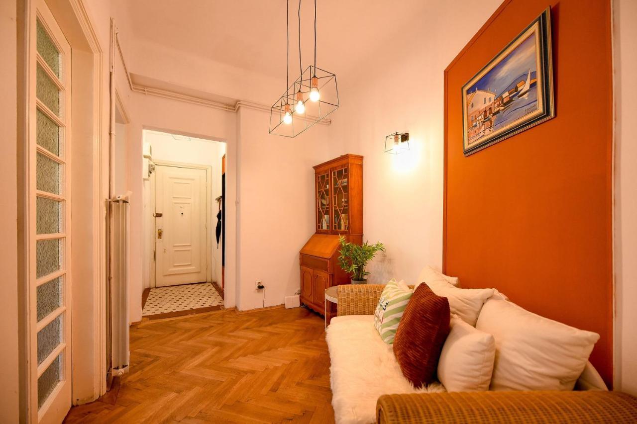 Stylish & Spacious Apartment Near The Old Town - A Touch Of History, A Dash Of Modernity Bucharest Exterior photo