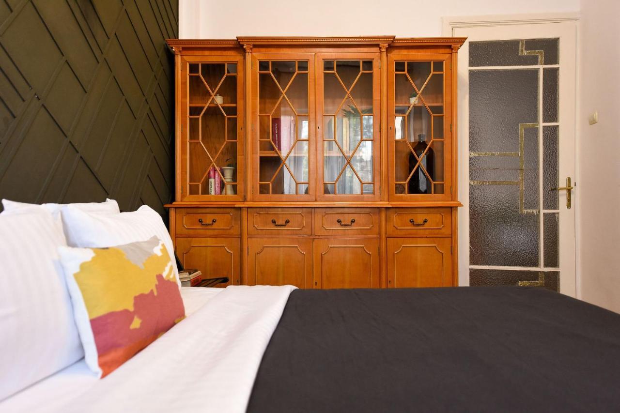 Stylish & Spacious Apartment Near The Old Town - A Touch Of History, A Dash Of Modernity Bucharest Exterior photo