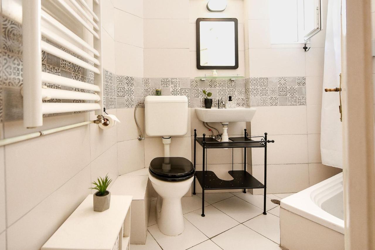 Stylish & Spacious Apartment Near The Old Town - A Touch Of History, A Dash Of Modernity Bucharest Exterior photo