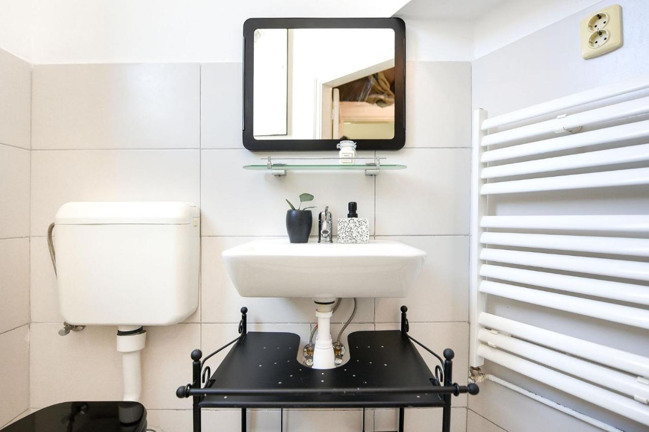 Stylish & Spacious Apartment Near The Old Town - A Touch Of History, A Dash Of Modernity Bucharest Exterior photo