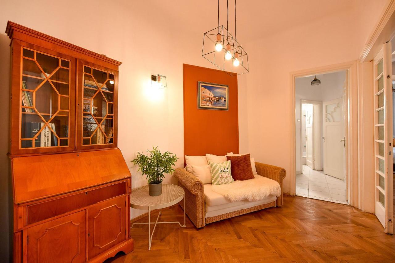 Stylish & Spacious Apartment Near The Old Town - A Touch Of History, A Dash Of Modernity Bucharest Exterior photo