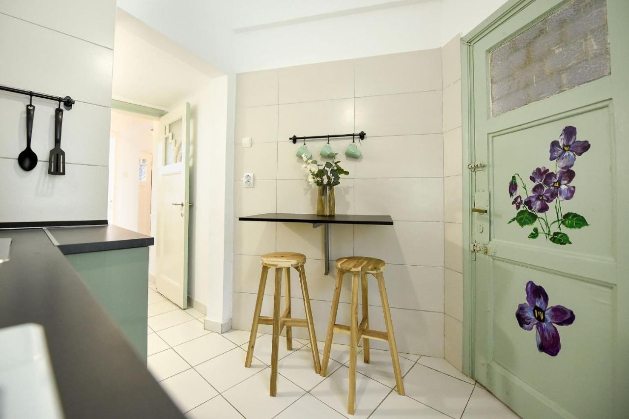 Stylish & Spacious Apartment Near The Old Town - A Touch Of History, A Dash Of Modernity Bucharest Exterior photo