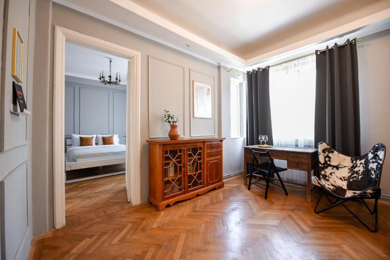Stylish & Spacious Apartment Near The Old Town - A Touch Of History, A Dash Of Modernity Bucharest Exterior photo